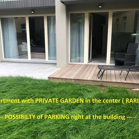 Luxury Apartment With Private Garden Praga Esterno foto