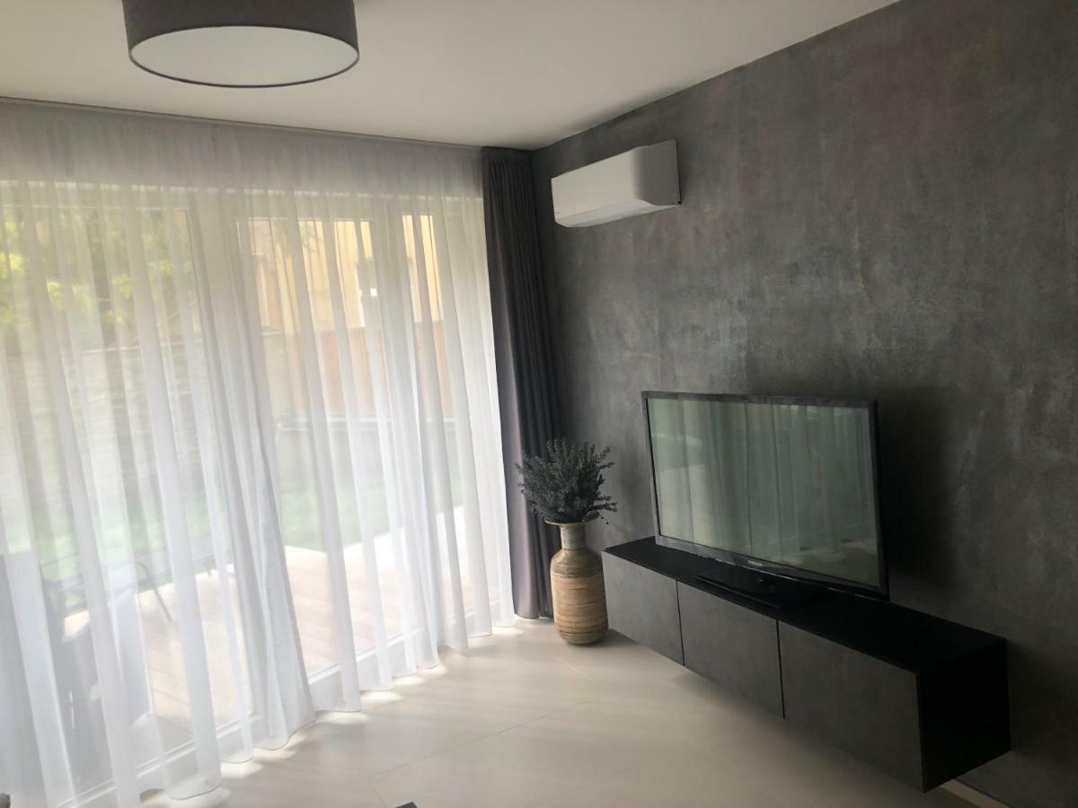 Luxury Apartment With Private Garden Praga Esterno foto