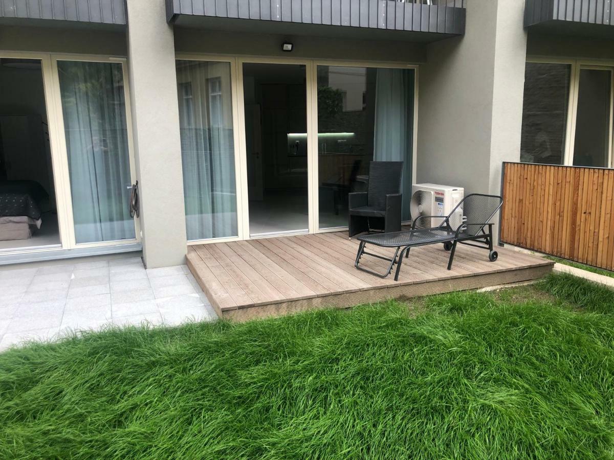 Luxury Apartment With Private Garden Praga Esterno foto