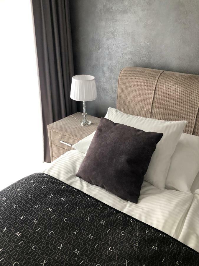 Luxury Apartment With Private Garden Praga Esterno foto